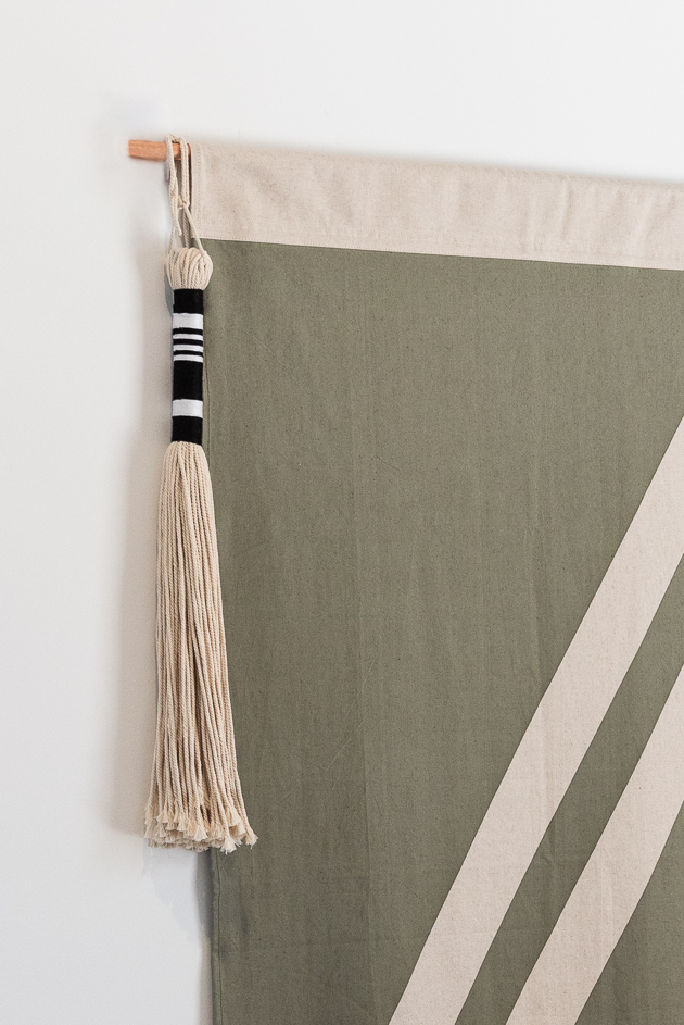 Tassel in Black/White