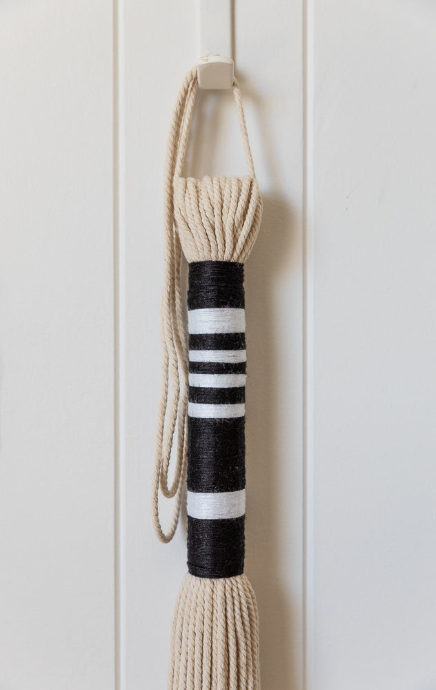 Tassel in Black/White